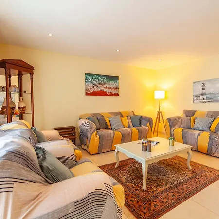 Villa In Near Sea Albufeira